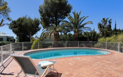  Villa, estilo mediterráneo, en Sierra de Altea Golf, con precioso jardín llano.